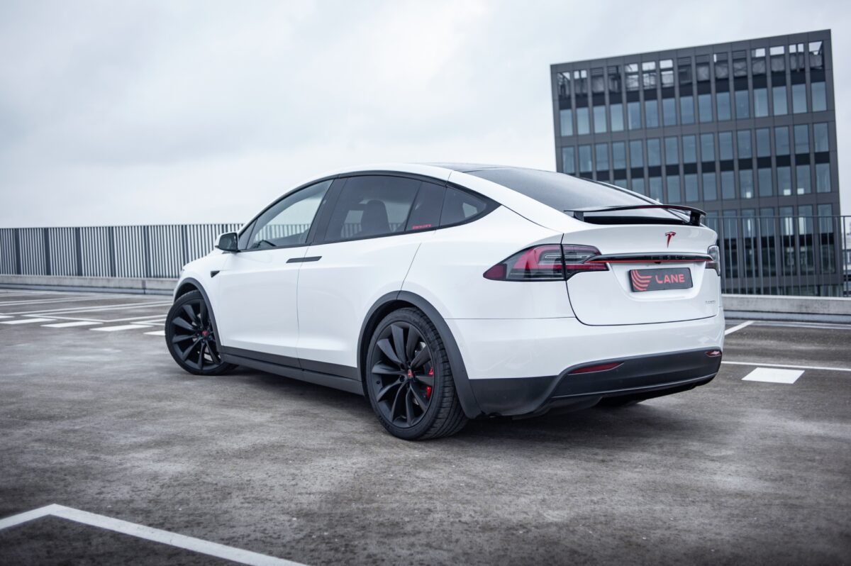 Tesla Model X-4 (WEBSITE)